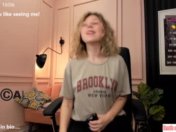 girl
        lottie_shine cam image #860604