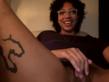 girl
        sapphire_honest cam image #2536231
