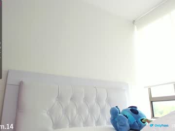 girl
        stephany_ricci cam image #1288937