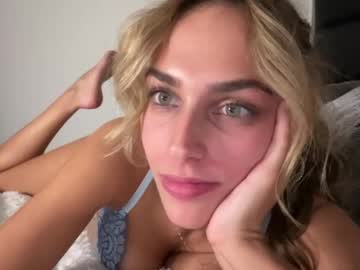 girl
        lily266154 cam image #4423881