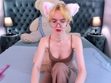 girl
        mistycerulin cam image #589123