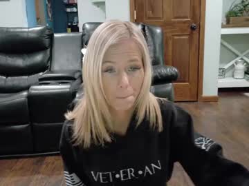 girl
        armyvet1991 cam image #6137313