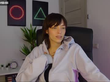 girl
        agelina_summer cam image #1820750
