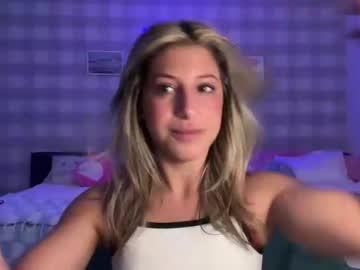 girl
        lizalouu cam image #4784093