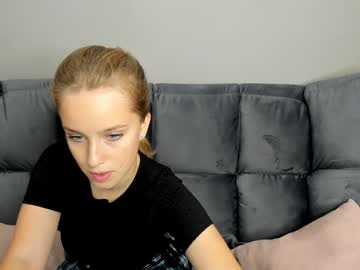 girl
        grace_barton cam image #2111408