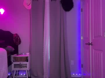 girl
        brielledaviss cam image #6881020