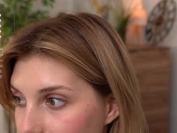 girl
        refined_style cam image #5132293
