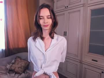 girl
        happiness_call cam image #1184785