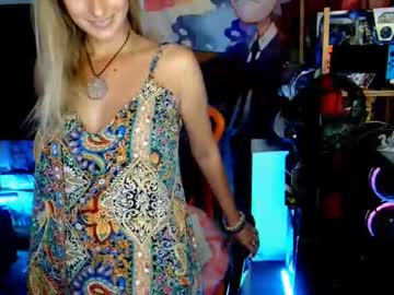 girl
        yoursecretgirlfriend963 cam image #4277609