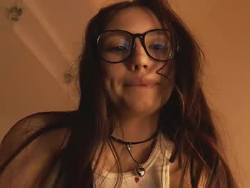girl
        thelacey cam image #6583759