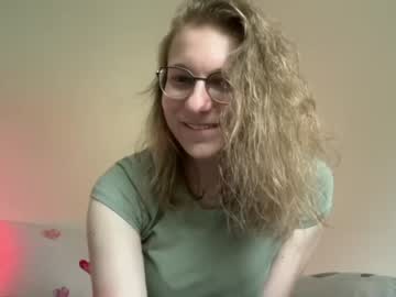 girl
        lillybambus cam image #1574996