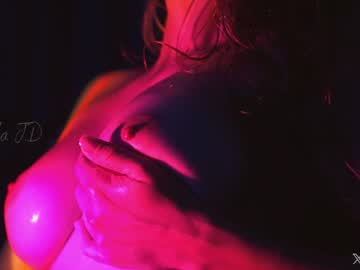 girl
        lola_jd cam image #4839367