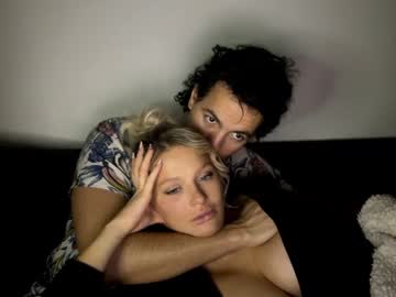 couple
        chulo33333 cam image #3329765