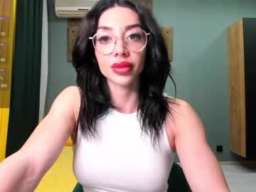 girl
        bellaburn cam image #4989047