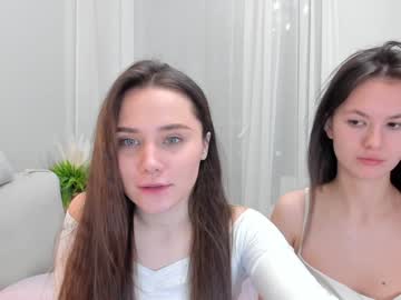 girl
        lucky_peach cam image #5743923