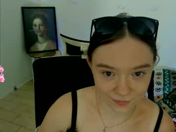 girl
        stasy_clapp cam image #4691468