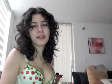 girl
        frenchava cam image #1712624