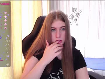girl
        minnie_olson_ cam image #1186252