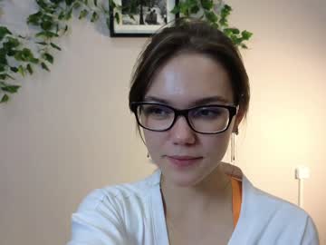 girl
        teresabriggs cam image #2356952