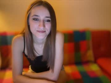 girl
        sarah369369 cam image #3430660