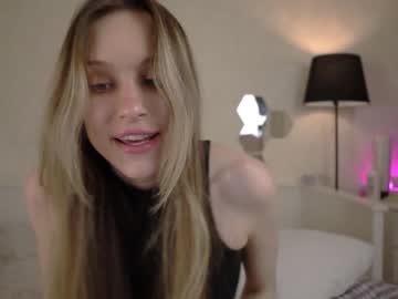girl
        fflloowweerr cam image #3255233