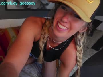 girl
        lucy_gooosey cam image #2467951