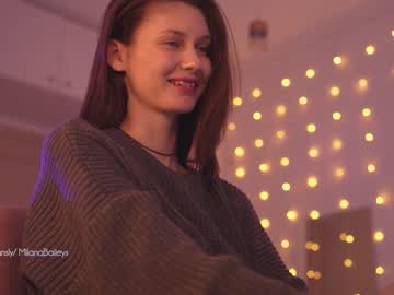 girl
        milanabaileys cam image #3199655