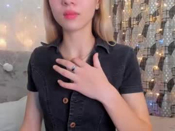girl
        sharonmorgans cam image #555633
