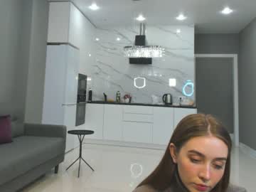 girl
        susanwests cam image #2712422