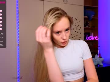 girl
        callme_star cam image #1443698