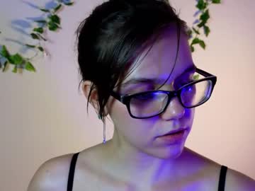 girl
        teresabriggs cam image #2529552