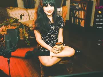 girl
        ingennui cam image #558989