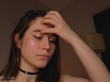 girl
        heylixie_ cam image #6615495