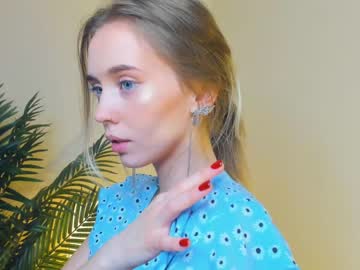 girl
        katrin_tangerine cam image #3843500