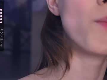 girl
        maydacarls cam image #3895628