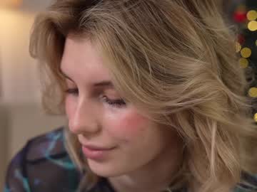 girl
        refined_style cam image #5797740