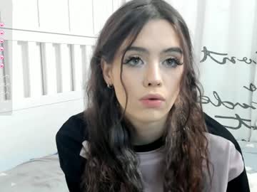 girl
        connieambes cam image #2574130