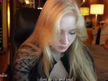 girl
        bestblondiiecb cam image #1123374