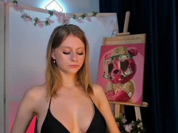 girl
        keeleyfarro cam image #6765300