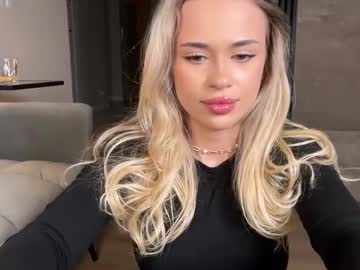 girl
        julia_rle cam image #6570015