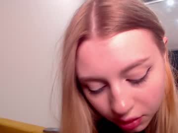girl
        hotemili cam image #72300