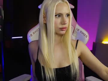 girl
        stacy_batt cam image #6071390