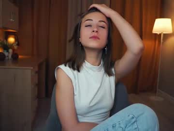 girl
        dieraalkins cam image #4905135