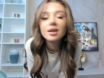 girl
        wildagold cam image #3319263
