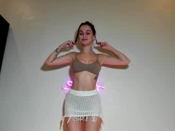 girl
        tootightwithbra cam image #5352582