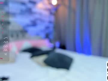 girl
        lolliis cam image #2272481