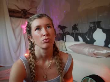 girl
        lucy_gooosey cam image #6421445