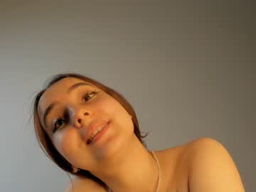 girl
        evadolphin cam image #1592577