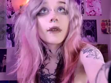 girl
        lollyshy__ cam image #6651168