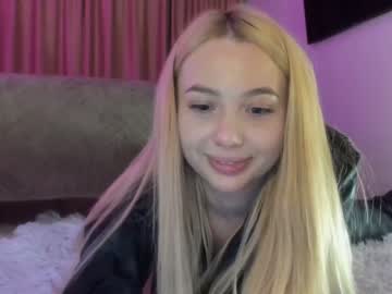 girl
        meryfoxxx cam image #1038295